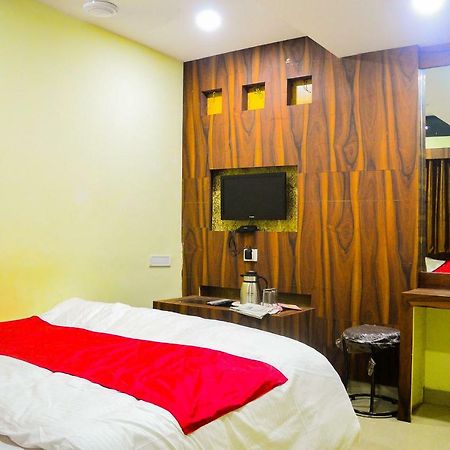 Hotel Kalash Уджайн Екстериор снимка