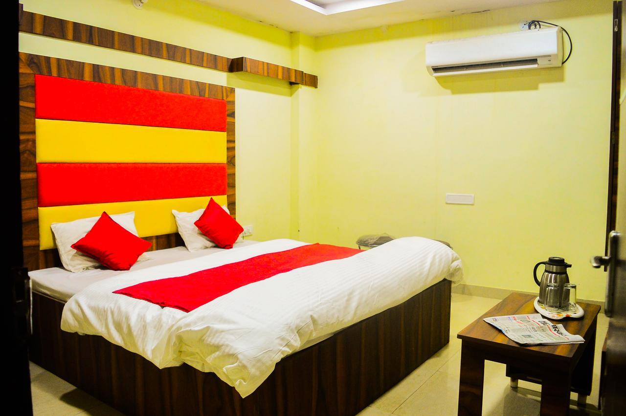 Hotel Kalash Уджайн Екстериор снимка