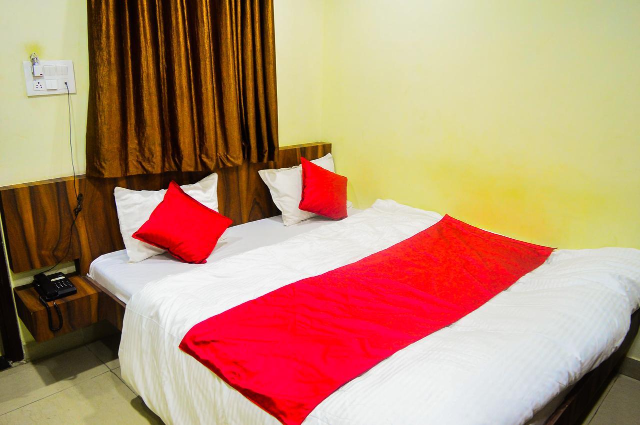 Hotel Kalash Уджайн Екстериор снимка