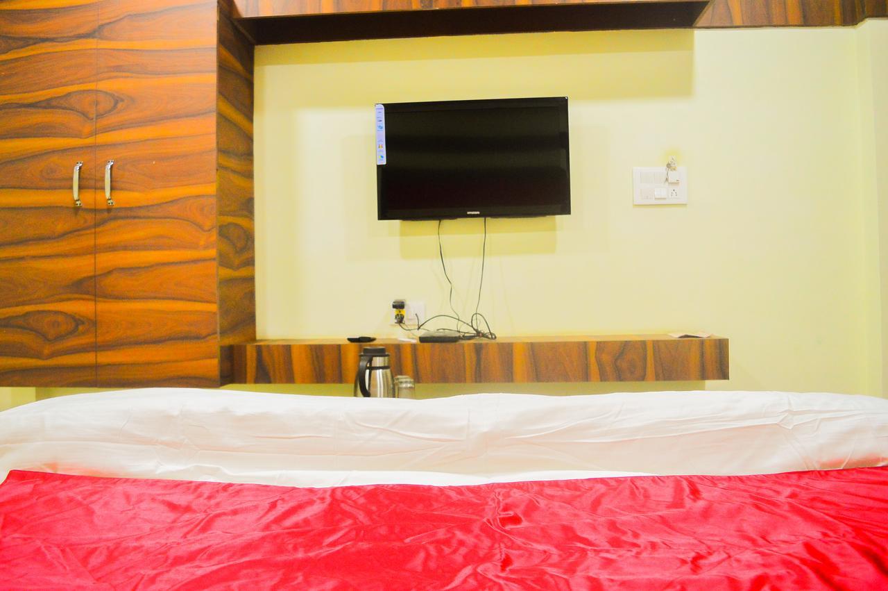 Hotel Kalash Уджайн Екстериор снимка